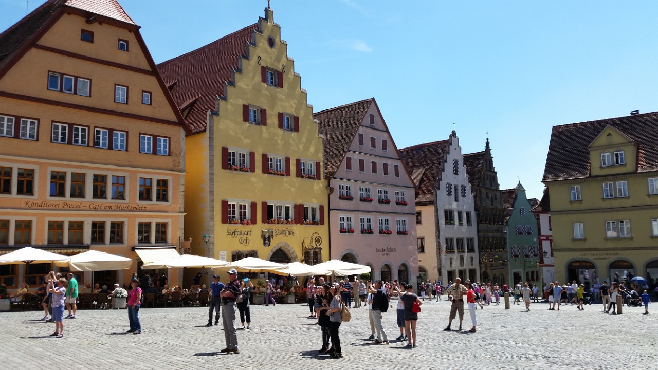Rothenburg Marktplazt - What are all these people looking at? The historic clock permformance on the hour